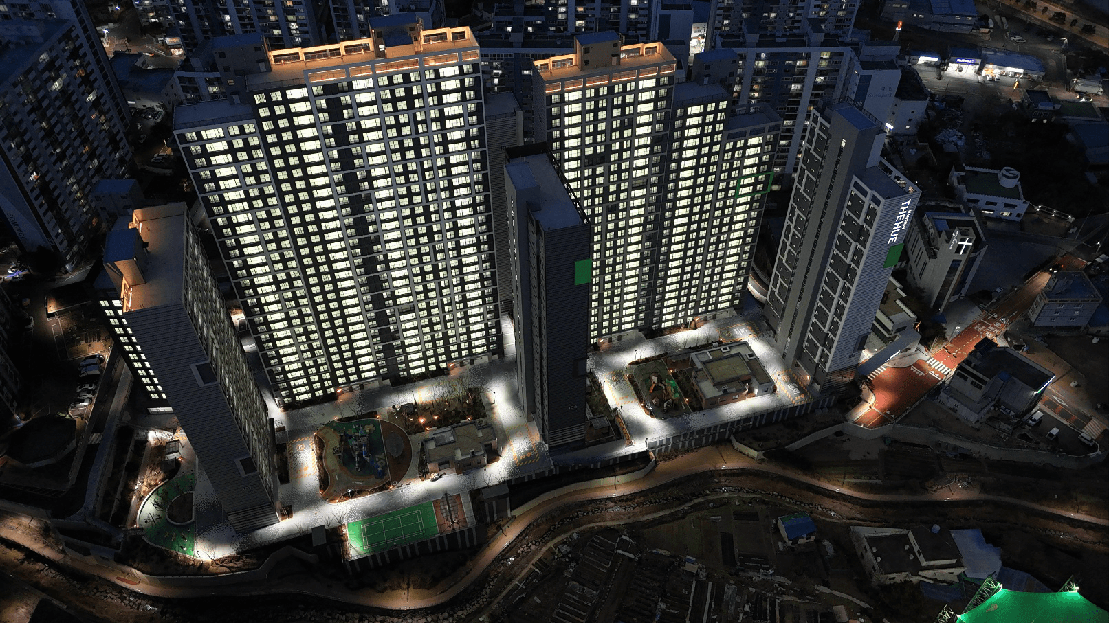 Dynamic picture of a cyclist riding downhill