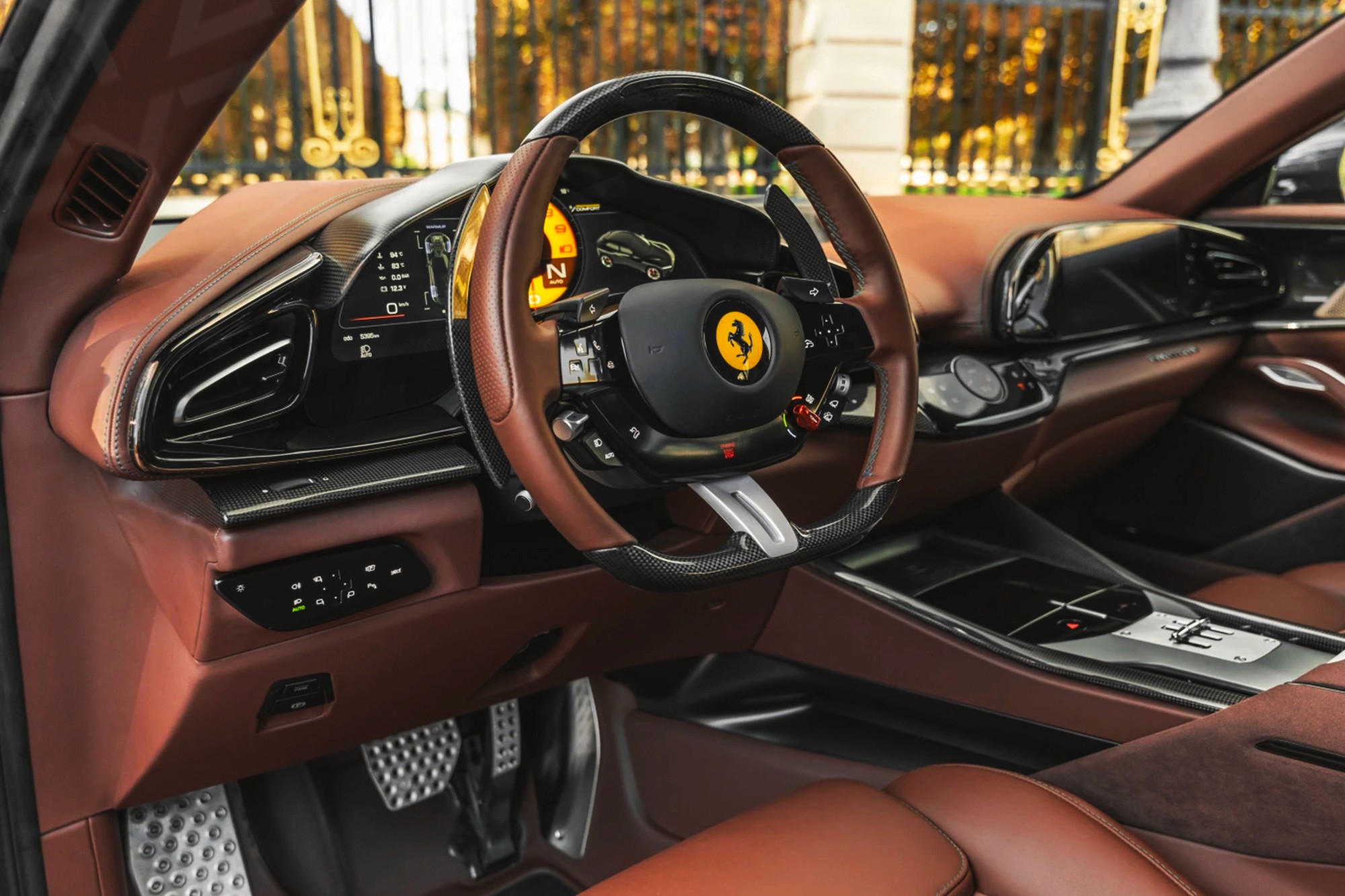 Vue interieur Ferrari Purosangue Bleu – Location SUV à Dubaï | Keyz Rent