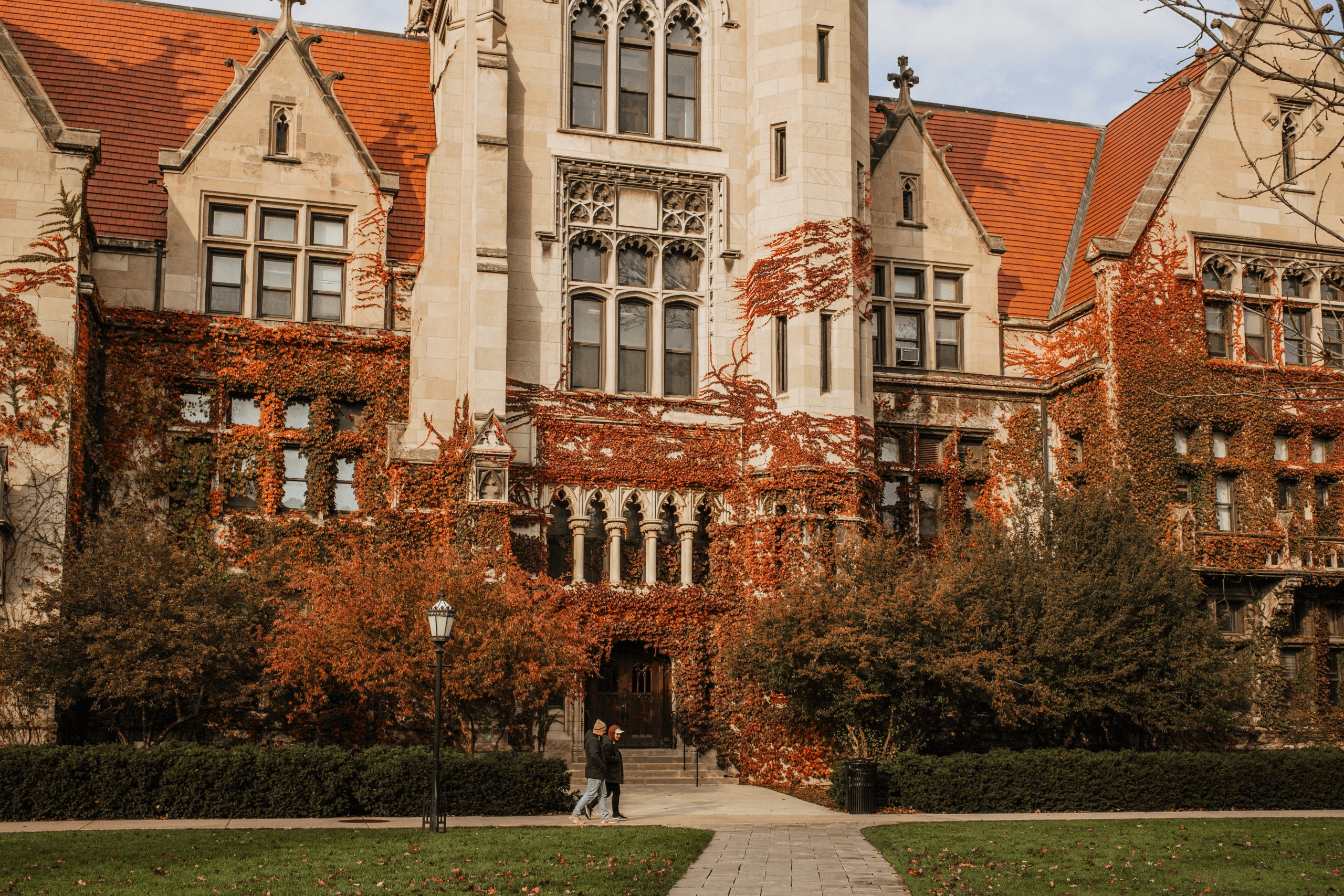 High school student conducting original research with a PhD mentor to strengthen a University of Chicago application