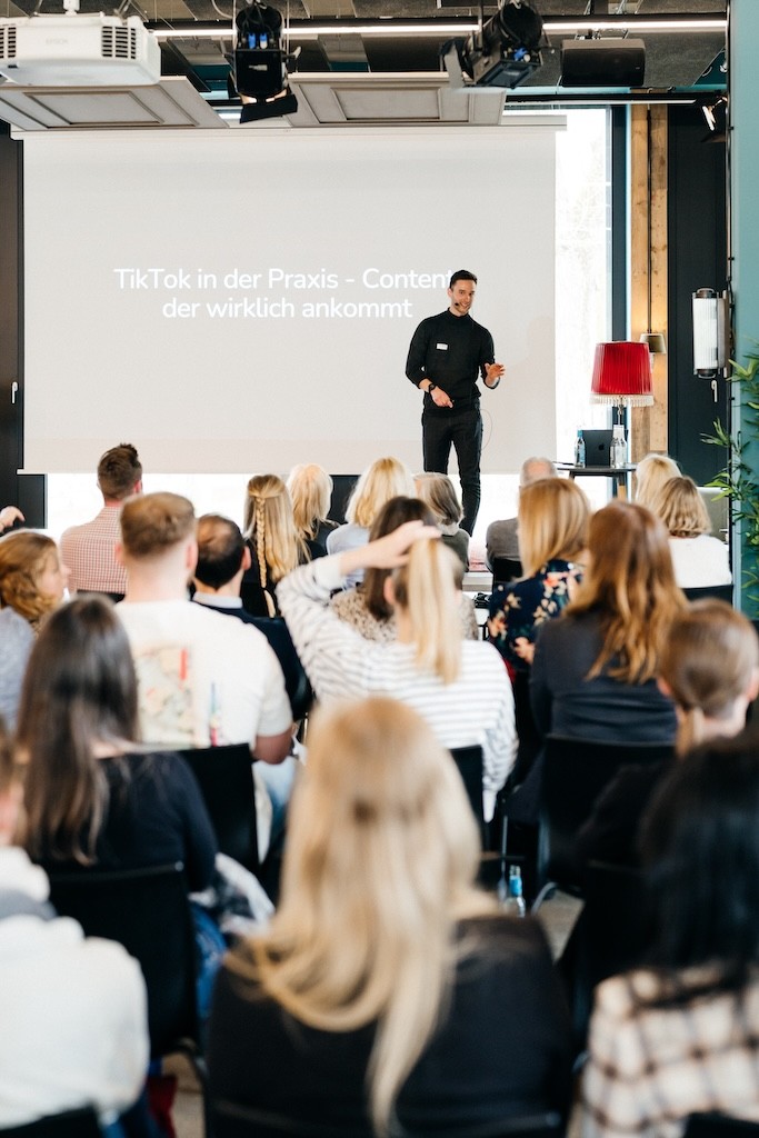 playful media_Agentur für TikTok Marketing_Homepage_1