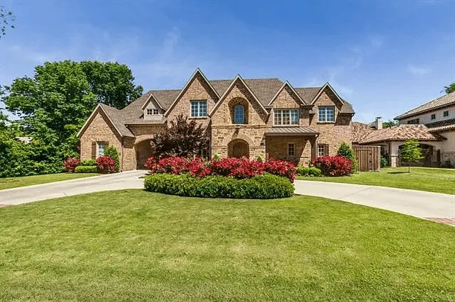 residential Dallas Asphalt roofing services by Arrington Roofing 