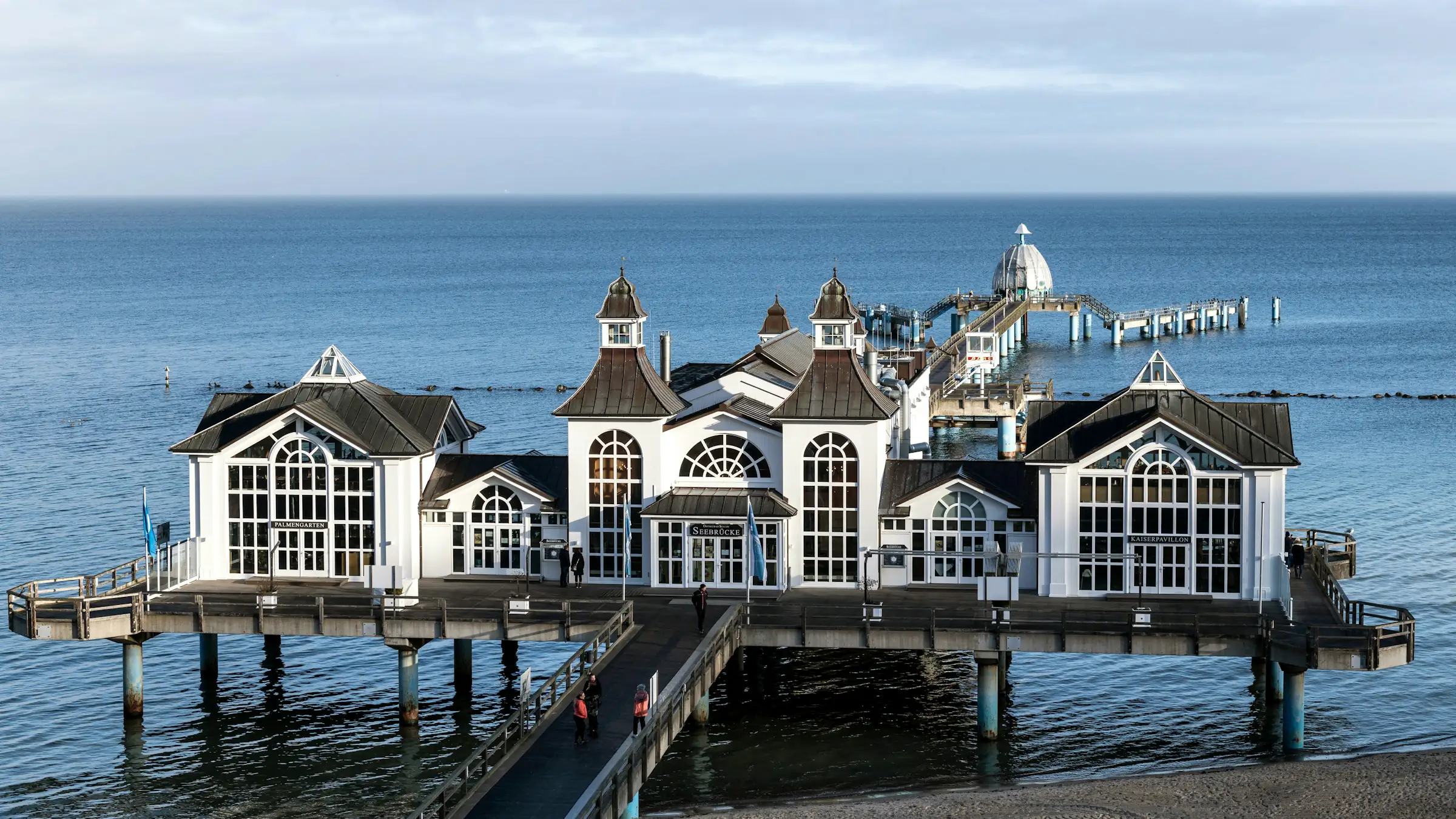 Ostseebad Sellin auf Rügen, Seebrücke mit Brückenhaus