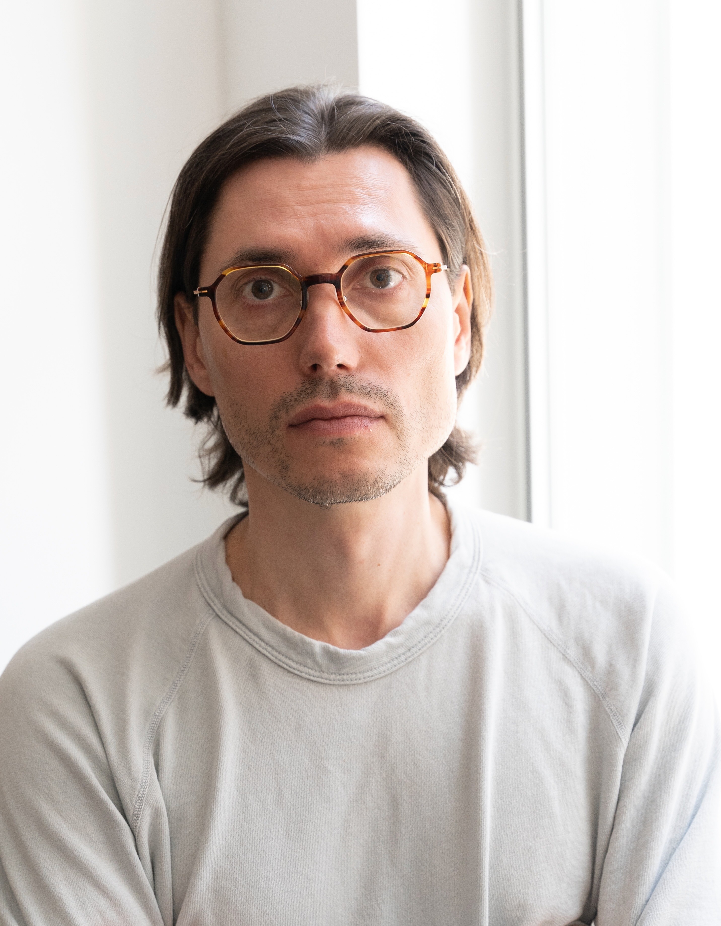 woman on focus photography