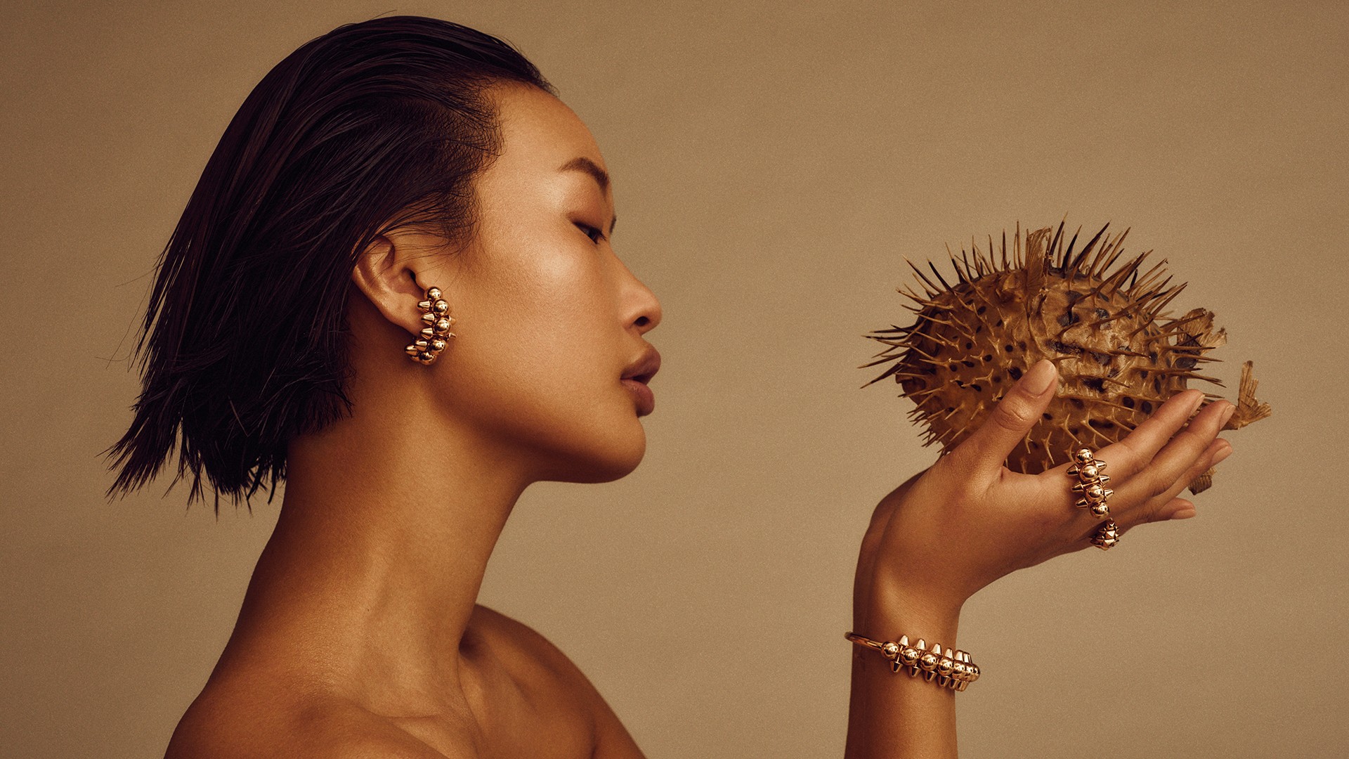 Man wearing VR glasses