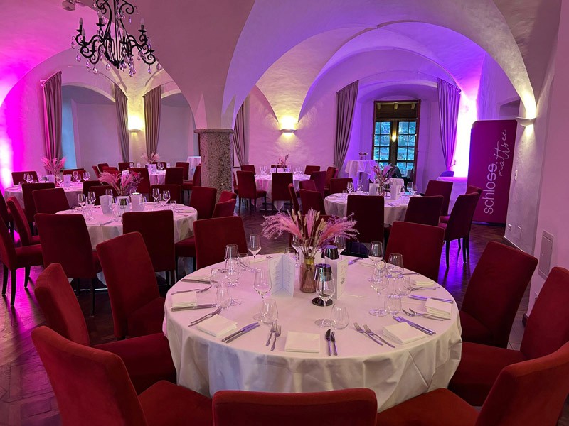 wolf-dietrich-saal_ganzer-raum-weiss