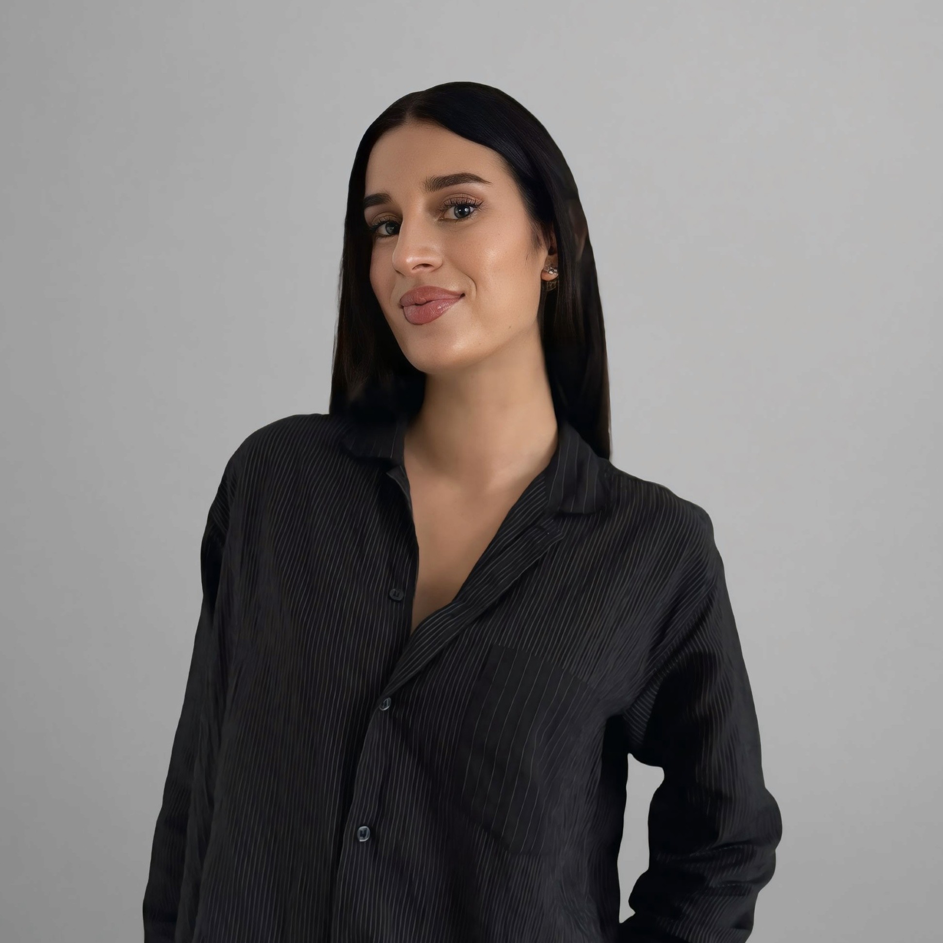 woman in black long sleeve shirt