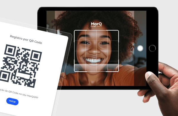 Mulher vendo espelho de ponto