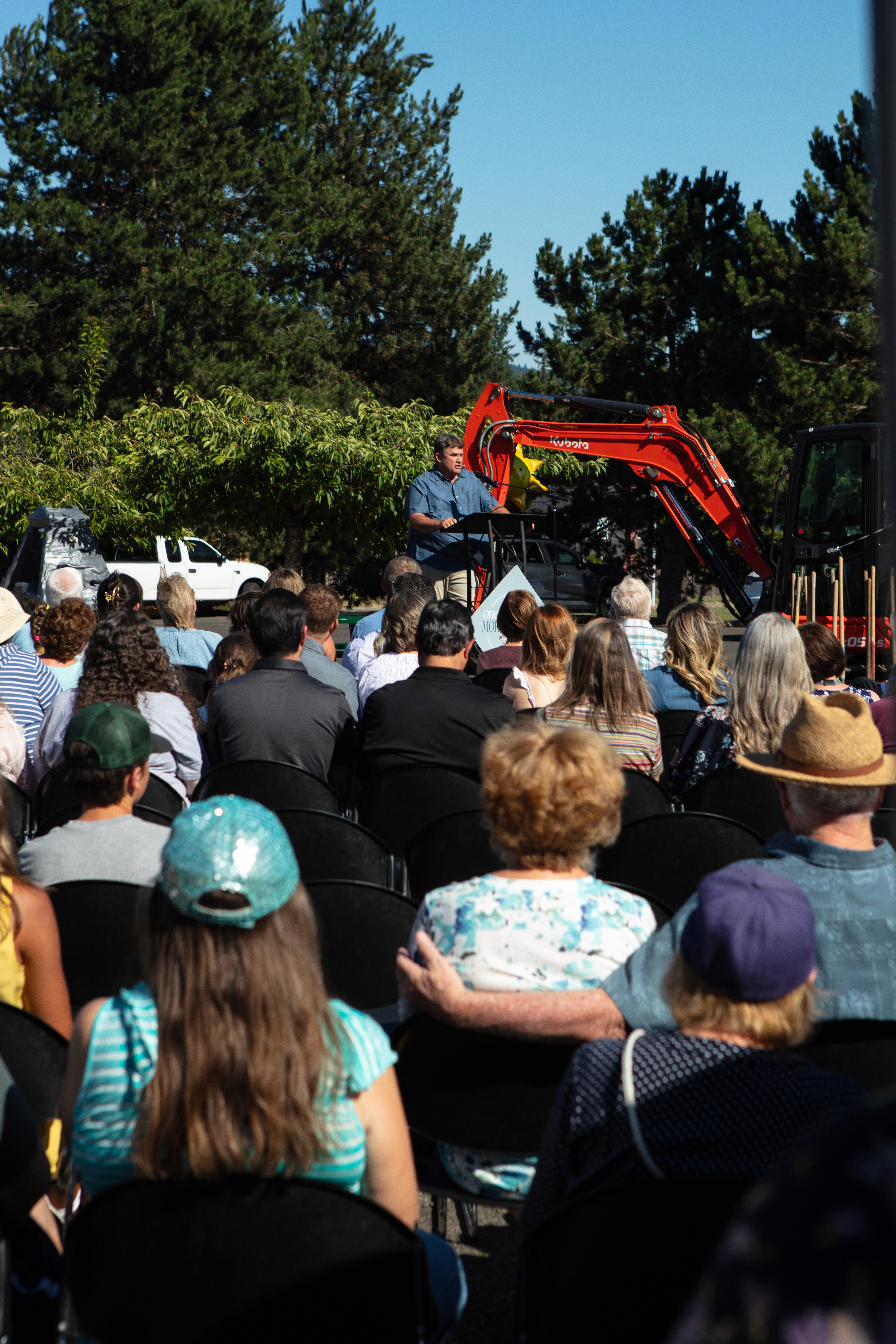Partial view of a black smartphone screen against a purple gradient backdrop, displaying the “Circular” app icon (rounded square with a purple-pink pill logo) next to the Mail app icon, with the time reading 9:41.