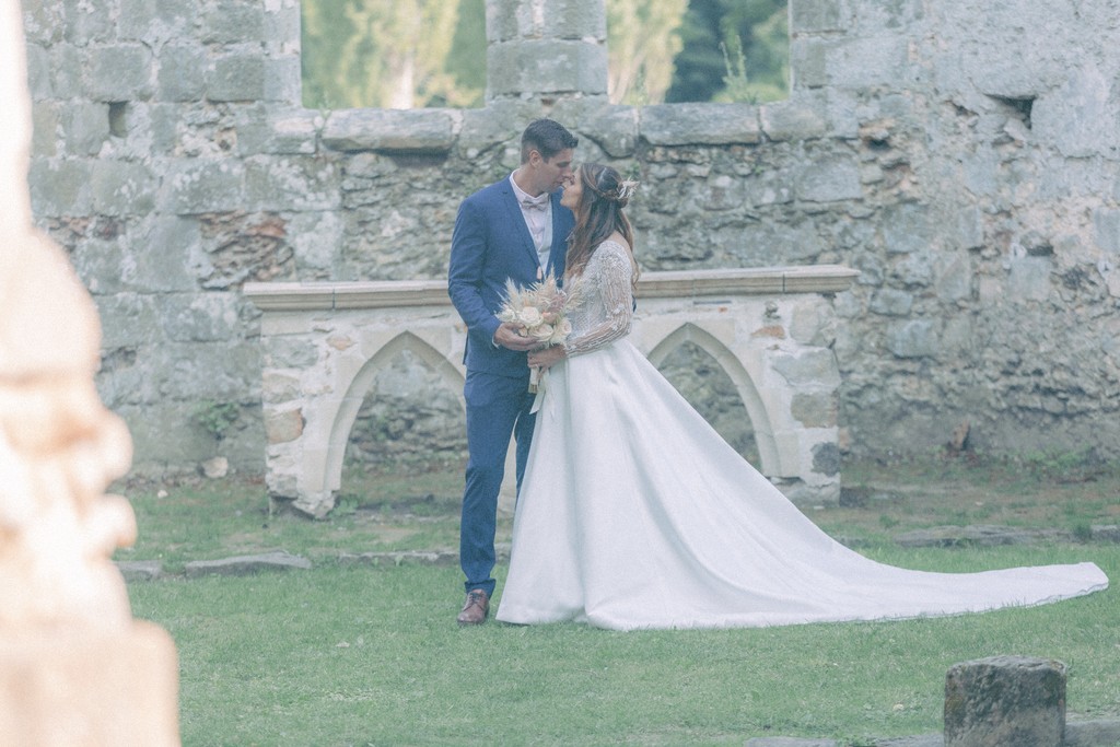 Album photo de luxe — French wedding photographer Paris — luxury wedding book France — Maison Elion — relique photographique rare — fragment intemporel — rituel artistique — photographe mariage haut de gamme — Seine-et-Marne 77 — album mariage bespoke sur mesure — timeless photography France — image symbolique — luxury French wedding photography