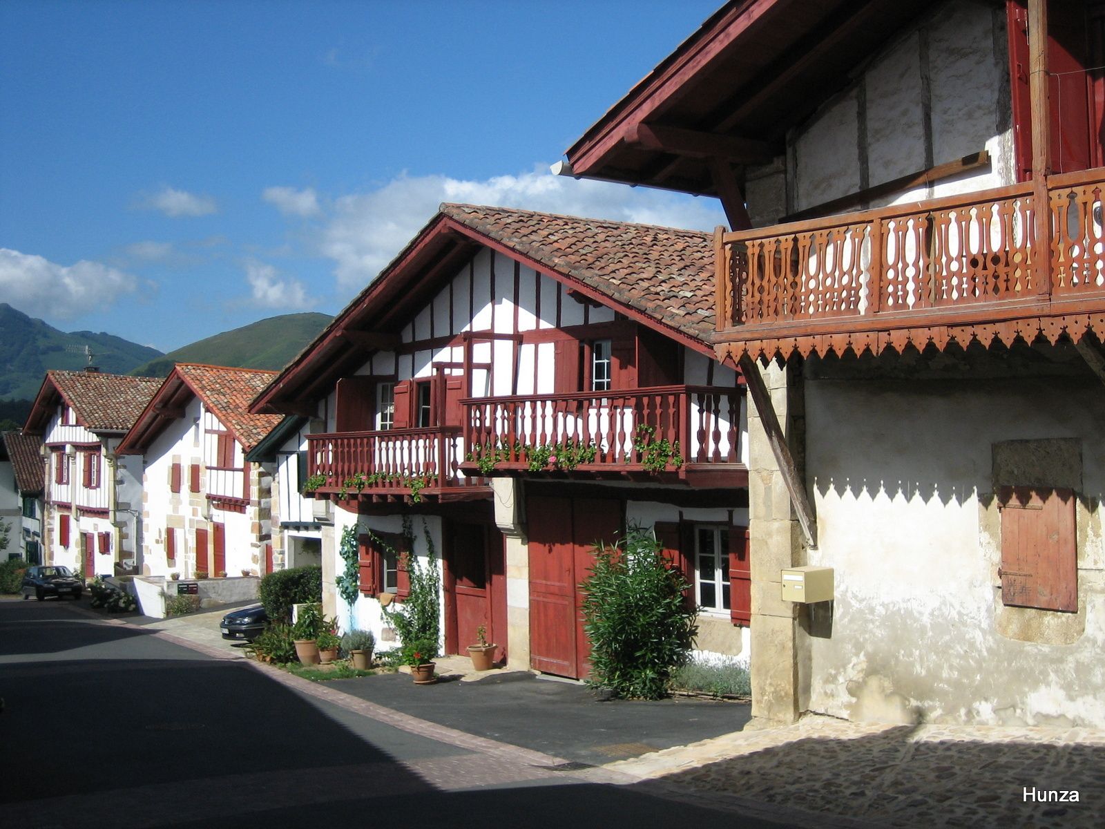 Discover the secrets of the Basque lands, the coastline, and experience local activities.