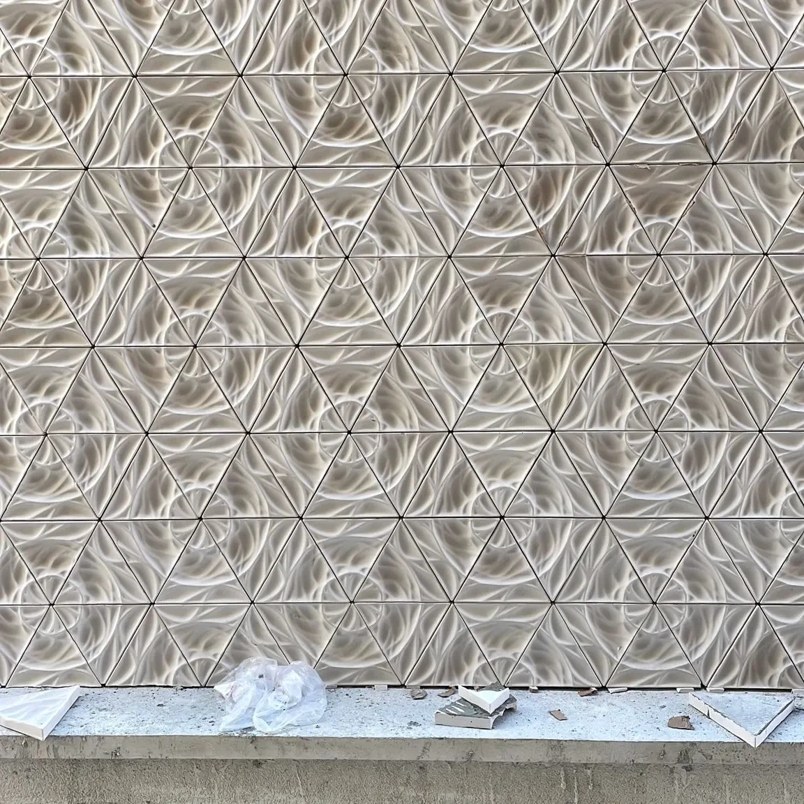 Şantiye uygulama aşaması: KLIMT model ham beton rengi 3D duvar kaplama plakaları