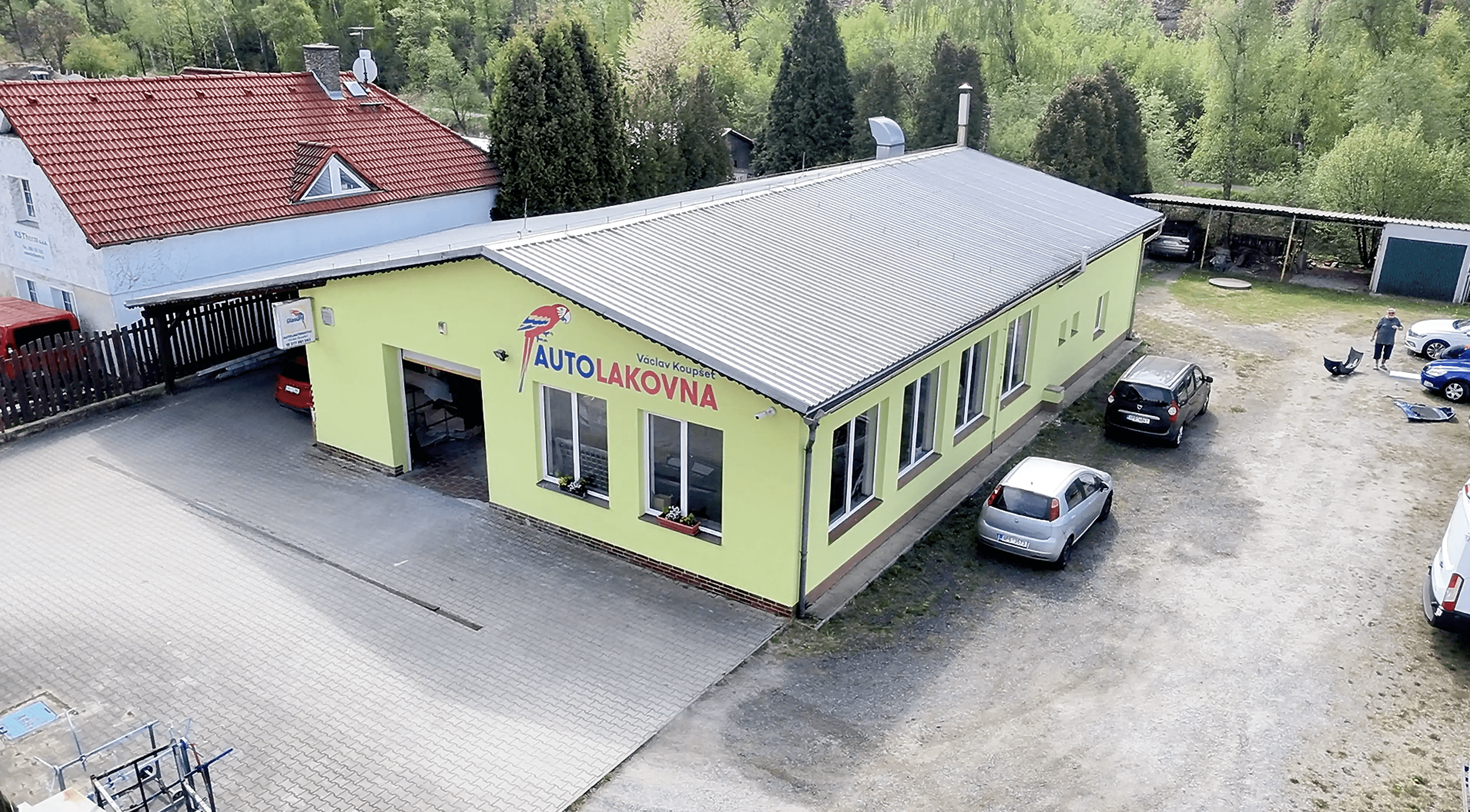 dronové foto video autolakovna