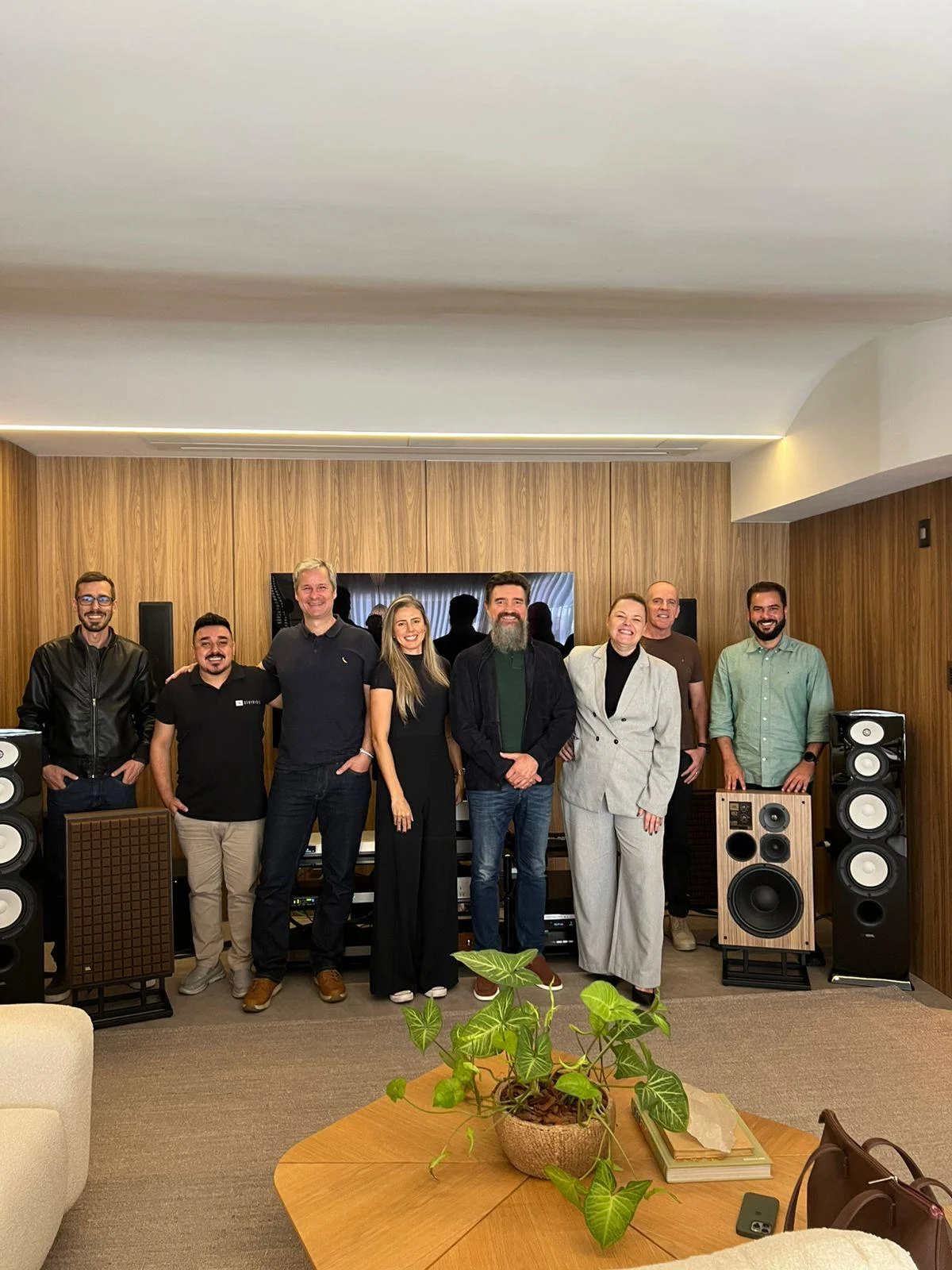 A Neural Acoustics no Dealer Profile da Harman Luxury Audio News.
