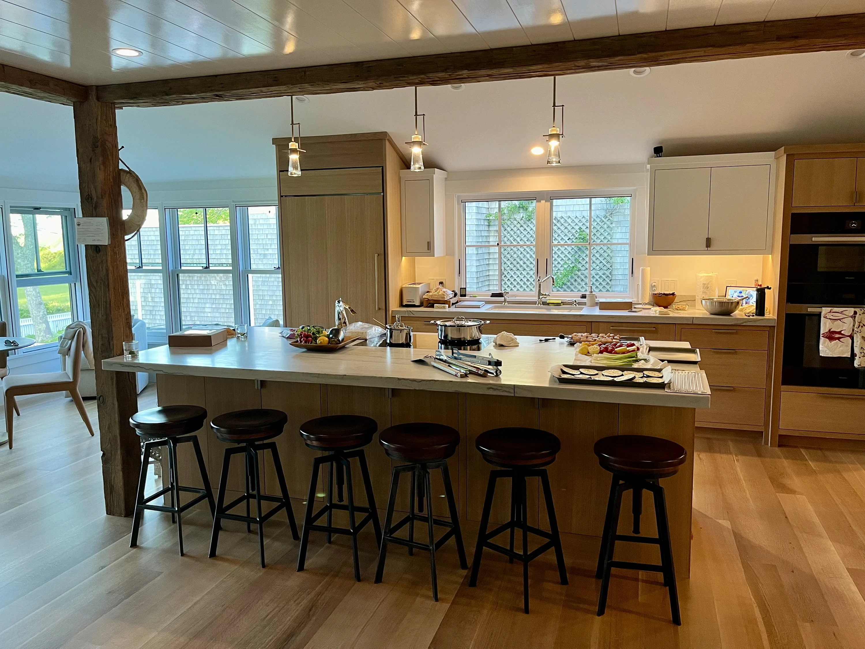 Kitchen interior with large kitchen islend and recleimed wood