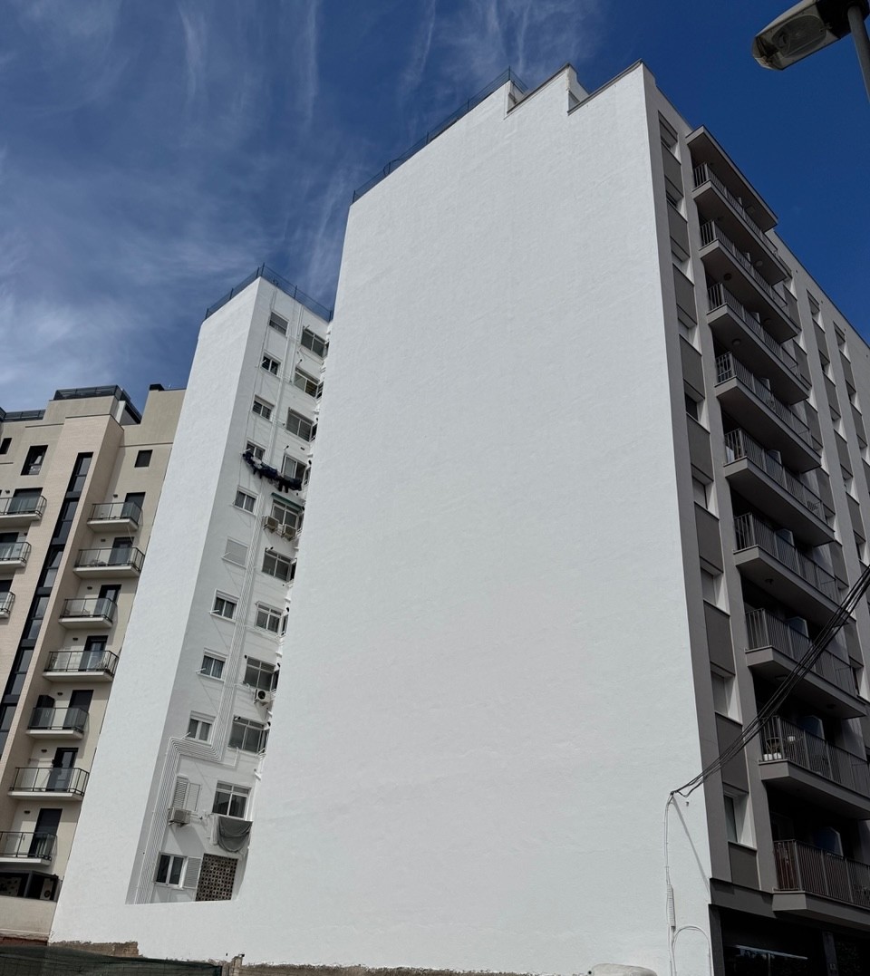 Façana rehabilitada de l'edifici de Roger de flor