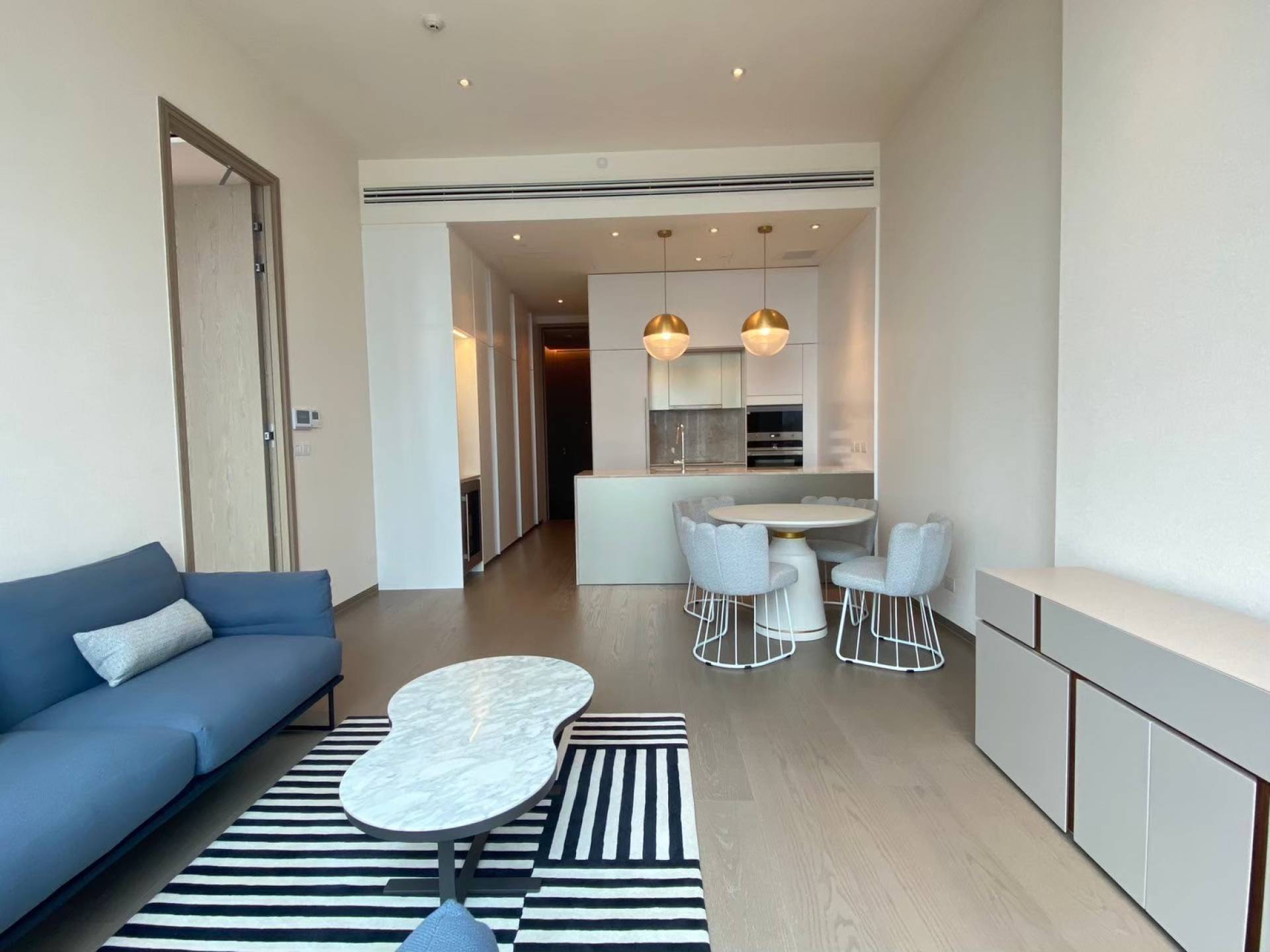 SCOPE Langsuan Luxury 1 Bedroom Pet-Friendly Condo 2