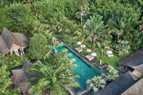 Expansive pool area at a Kerobokan estate. Top-tier real estate agent services for luxury Bali investments.