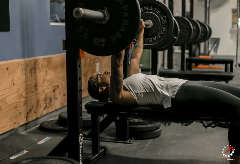 young lady lifting a barbell