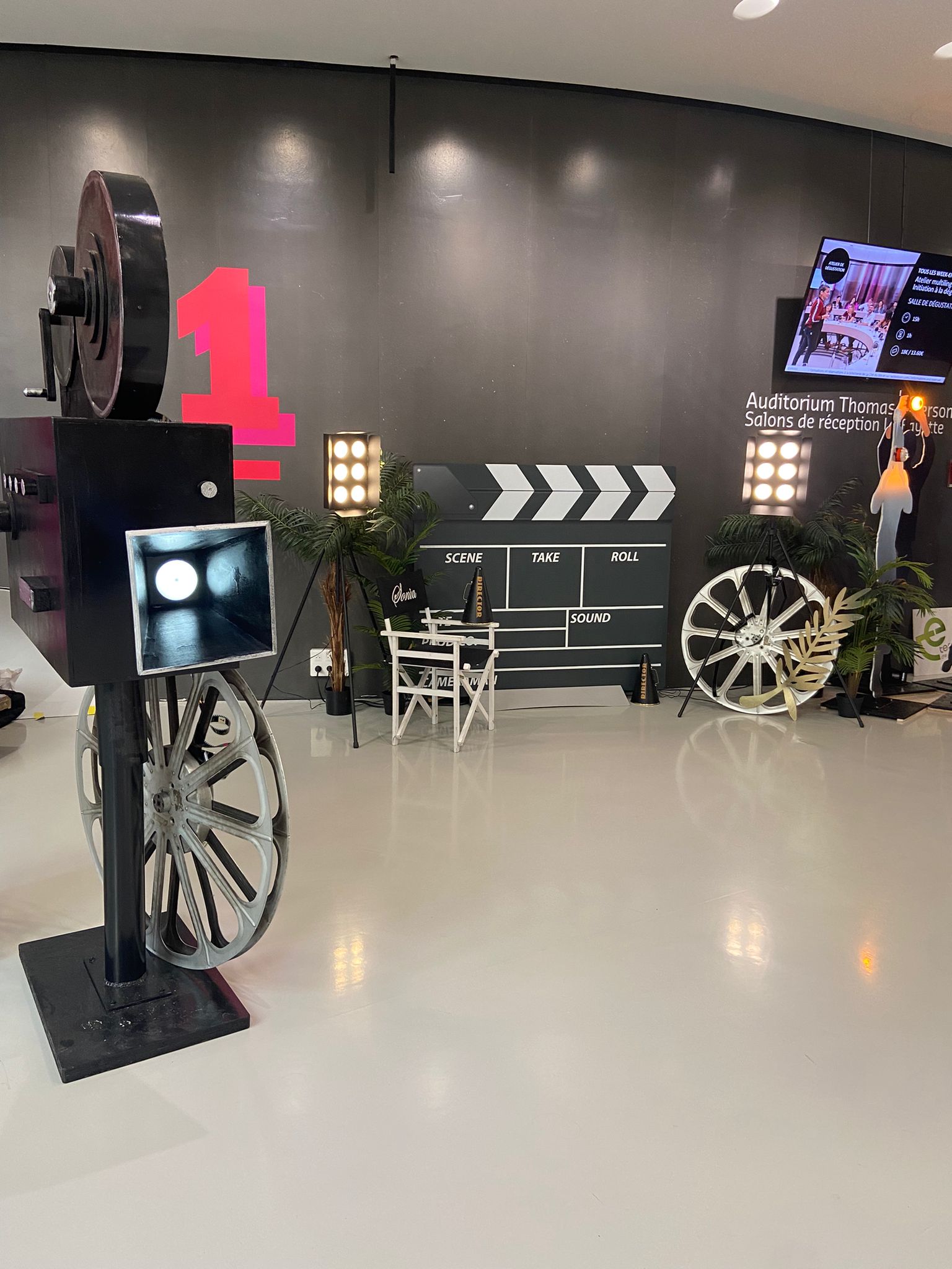 Décor animation et scénographie immersive thème Cinéma pour soirée d’entreprise à Bordeaux