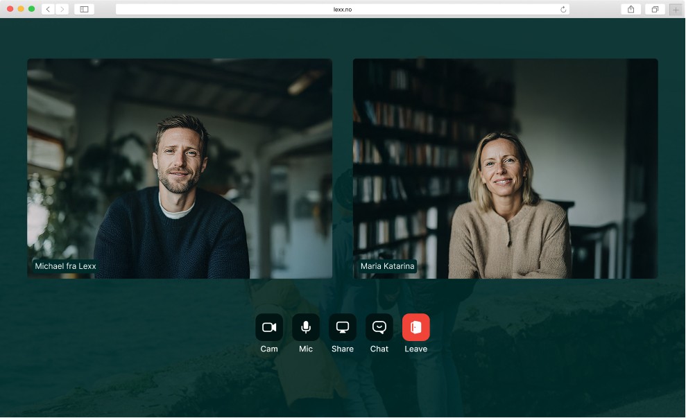 Advokat viser utkast på laptop under videosamtale
