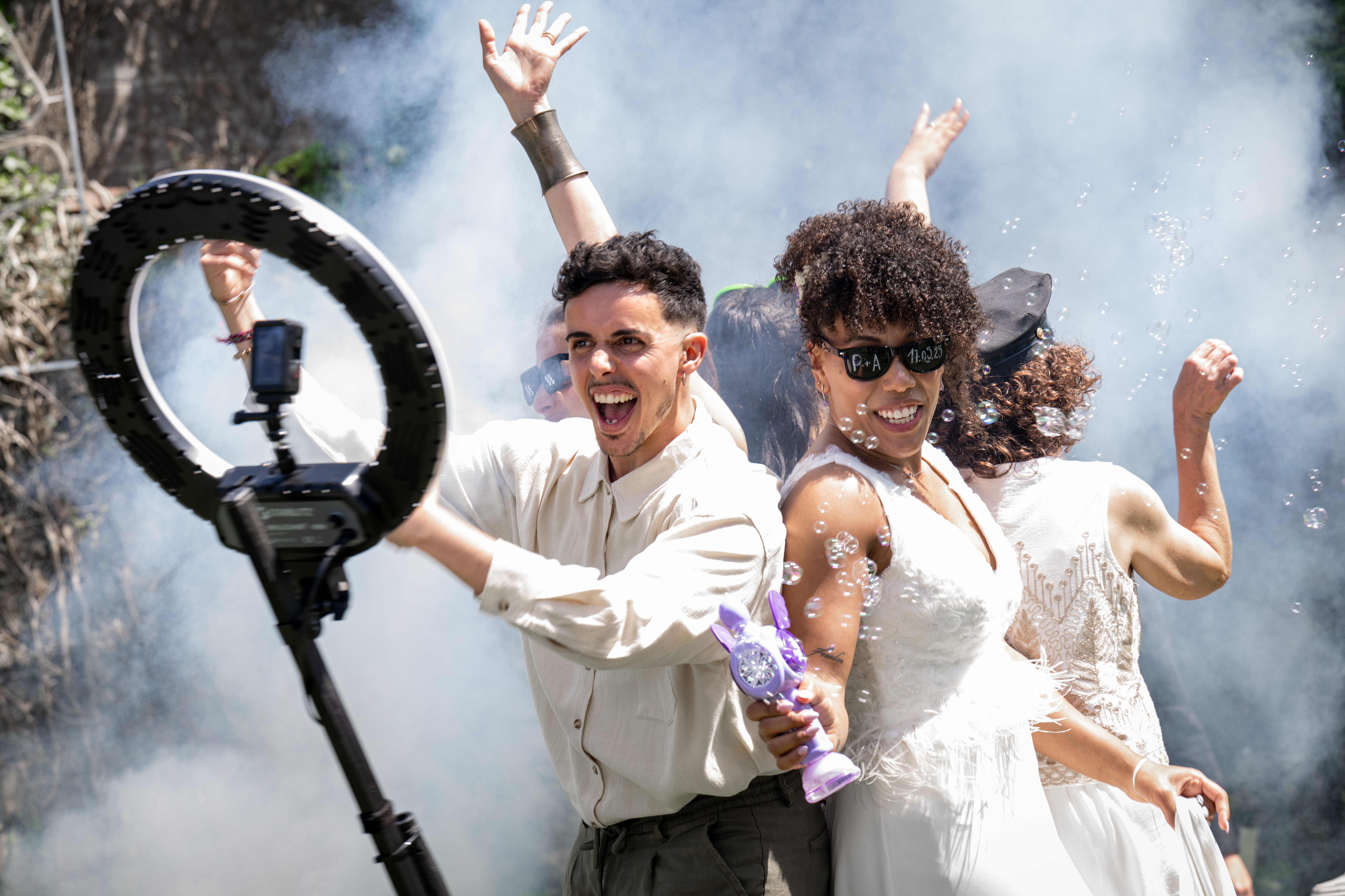 Clientes pasandolo bien en la plataforma 360