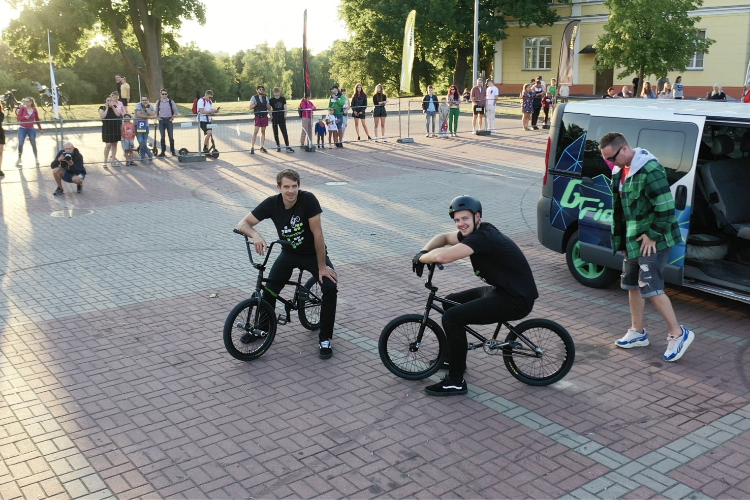 Dron Real Estate business.Make picture which describe fast video and foto editing 1-3 days.