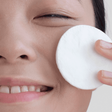 All About Skin Toners: Comparing the different face toner formulas and the best way to use skin toners on the face