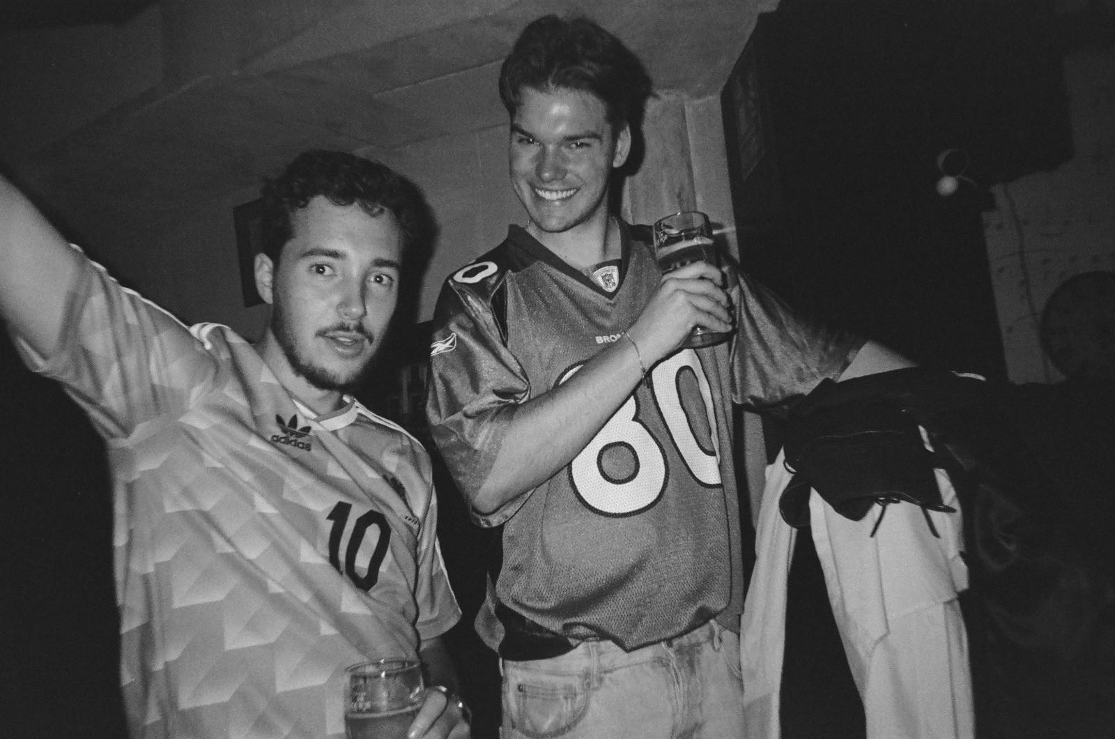 Foto van Rein en Stijn, de founders van BOND Events, vastgelegd tijdens het eerste evenement dat zij organiseerden.