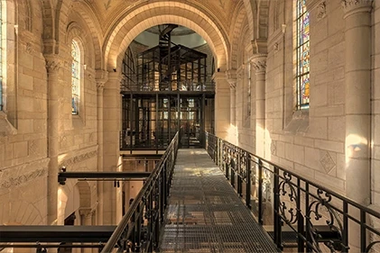 Transformation d'une chapelle en bureaux