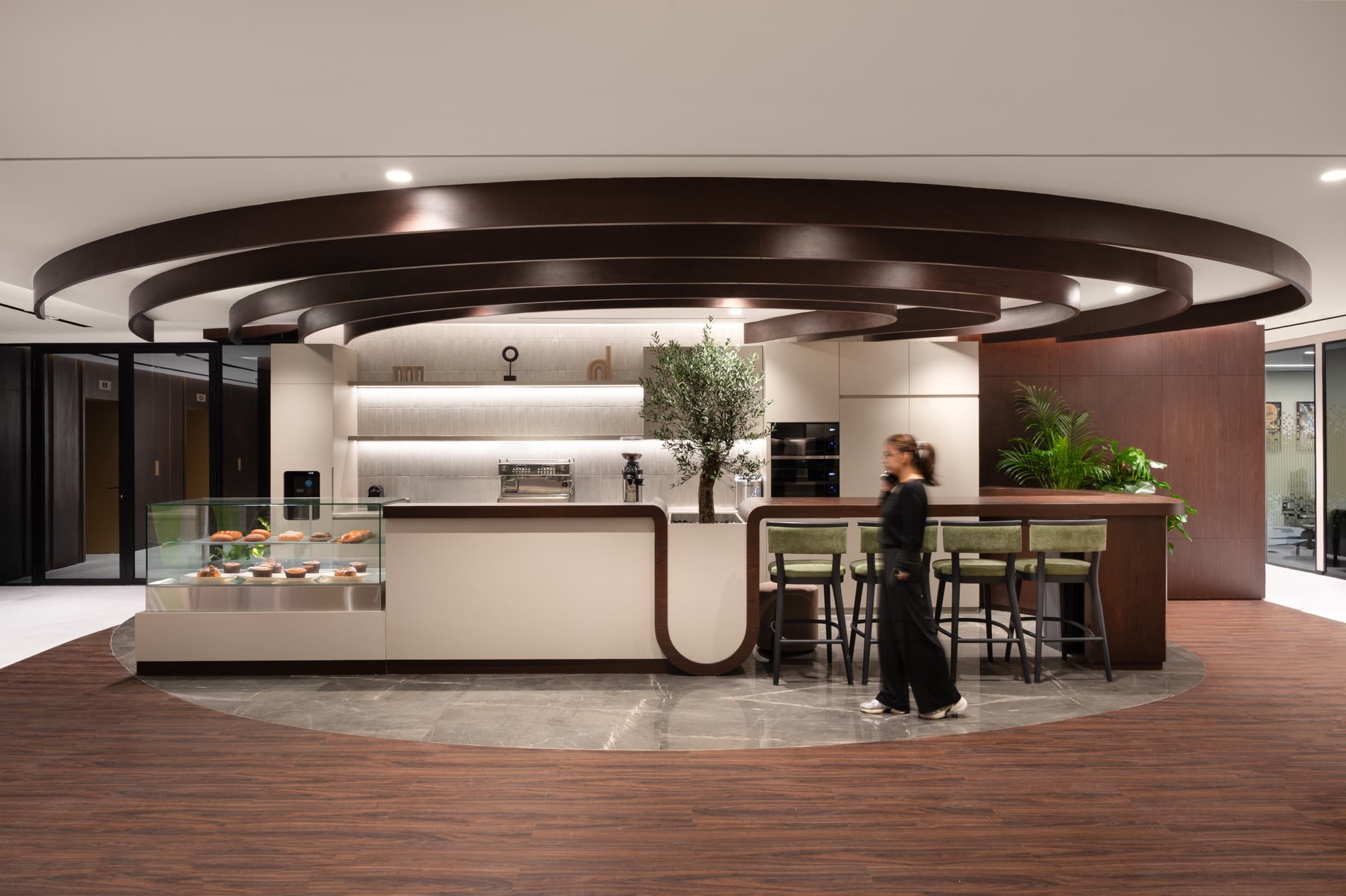 Break area in a top office space Abu Dhabi. Enjoy amenities even with virtual offices Abu Dhabi plans.