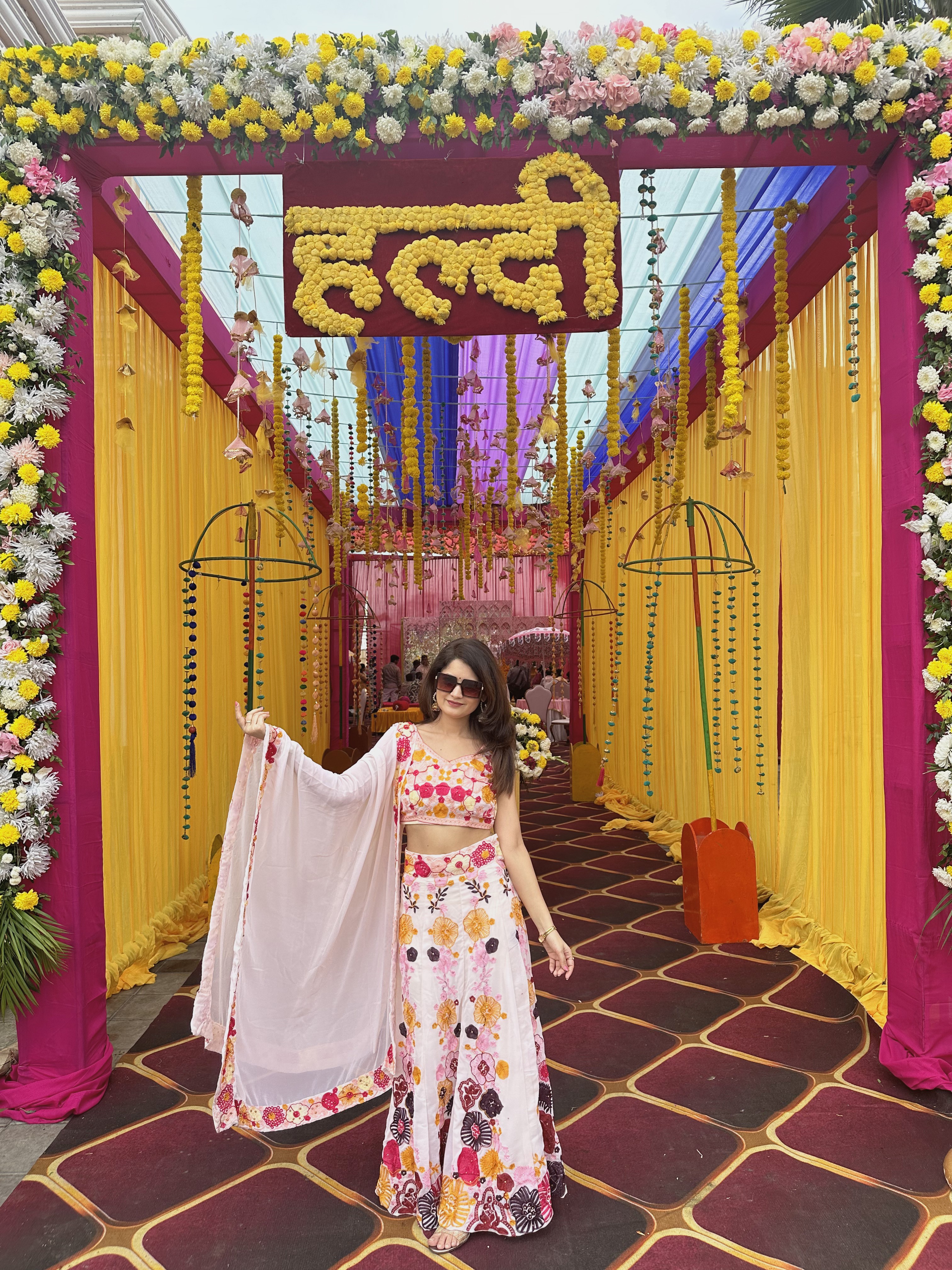 Anchor Almas Khan hosting the Haldi ceremony
