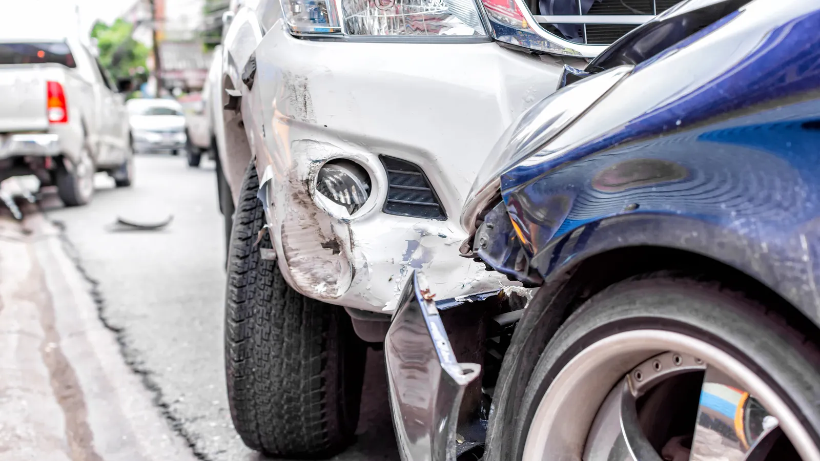 accidente-de-auto-en-la-carretera - accidente automovilístico