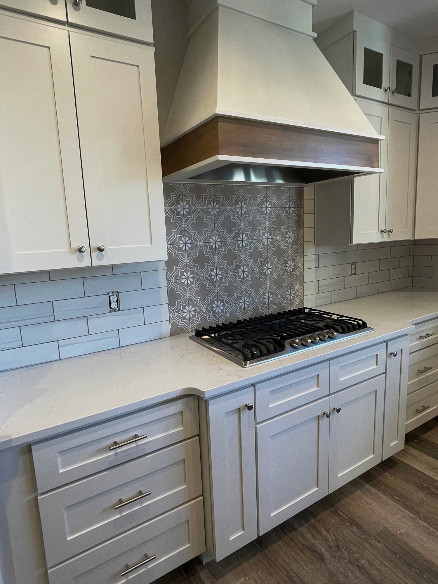 Kitchen white backsplash with wallpaper