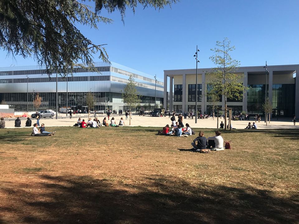 L'école CentraleSupélec sur le campus de l'Université Paris-Saclay