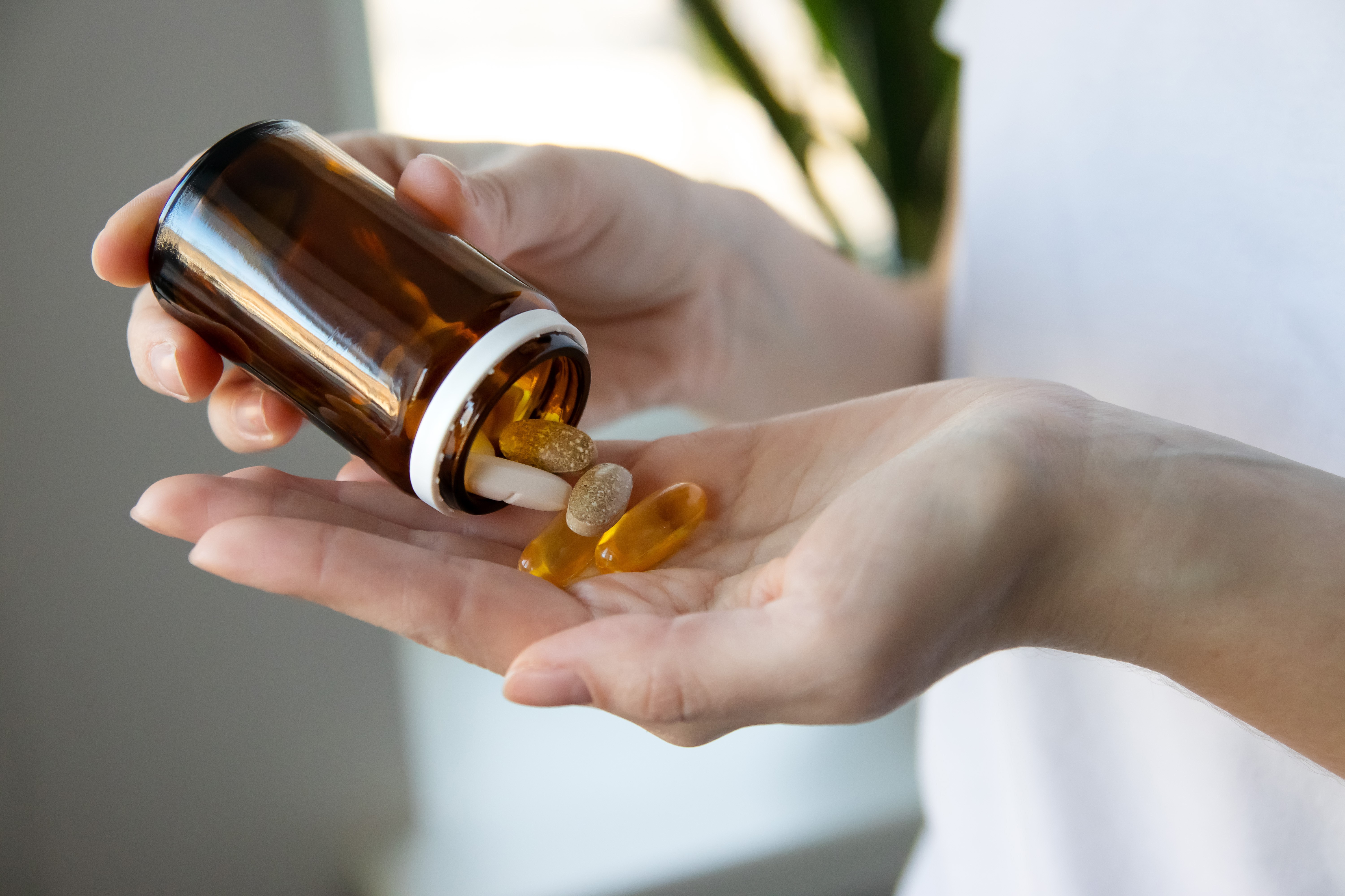 Can supplements actually help with hair loss? Discover what doctors say about vitamins, minerals and amino acids for hair health – and why supplements work best alongside evidence-based treatment.