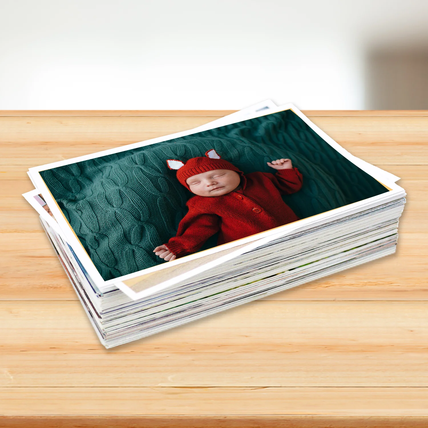 Fotolivro de capa dura no tamanho 21x30cm aberto e fechado em loop.