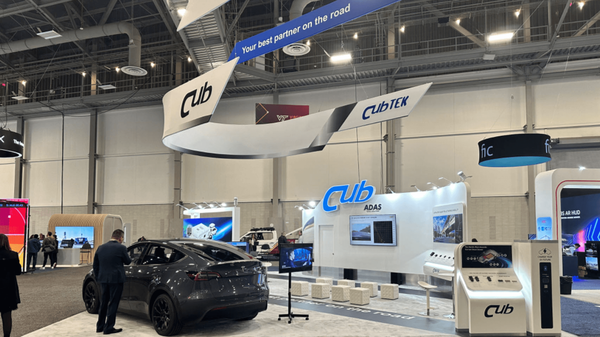 Travel-Ready Commerce: Pop-Ups, Portables, and Custom Fit