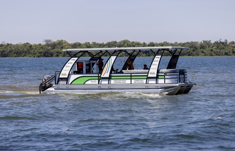 Barco BotoH2 tem 9,5 metros de comprimento, usa energia solar e será empregado no reforço da coleta seletiva de resíduos nas ilhas do Pará. — Foto: Divulgação