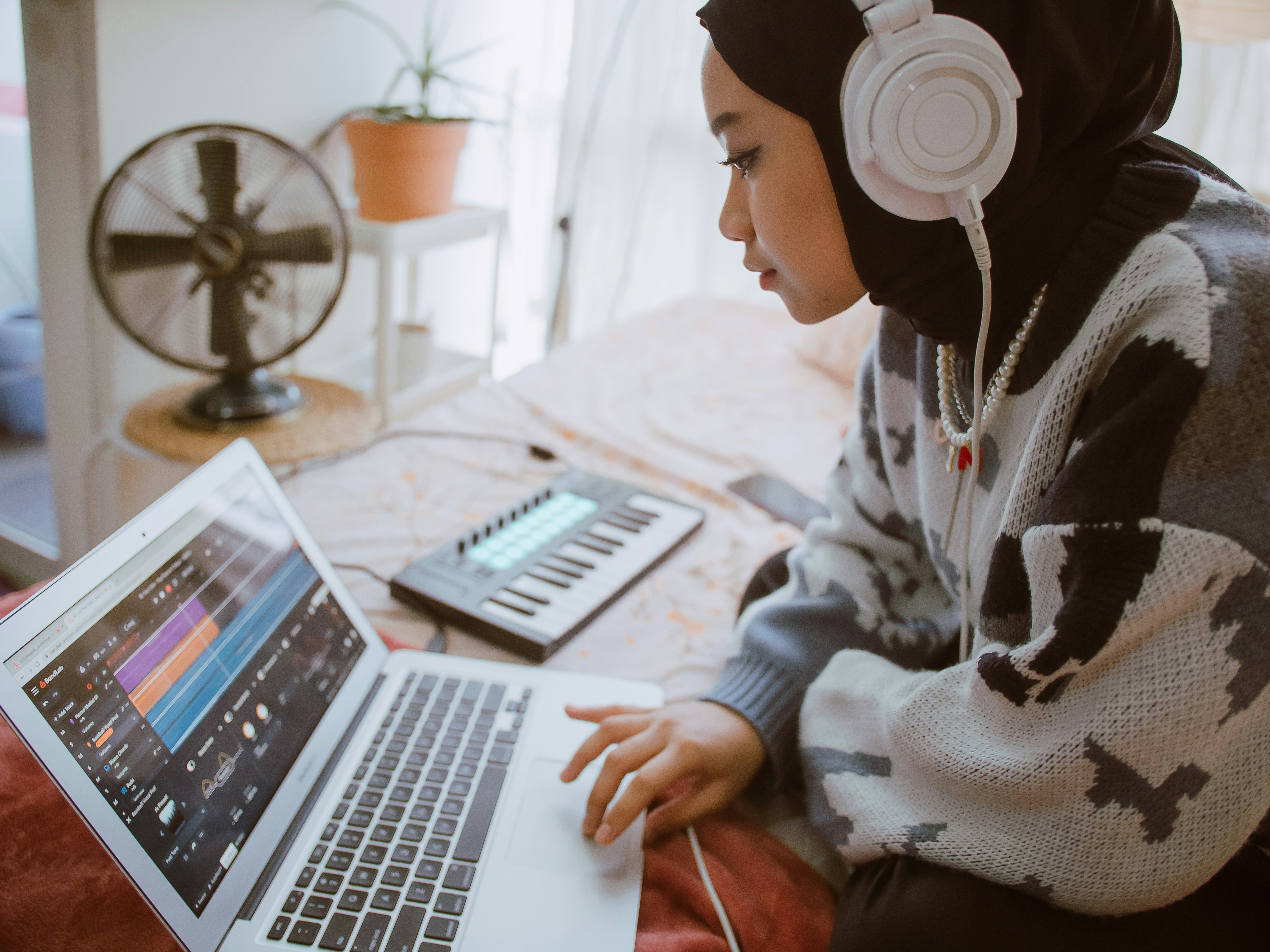 macbook and music making