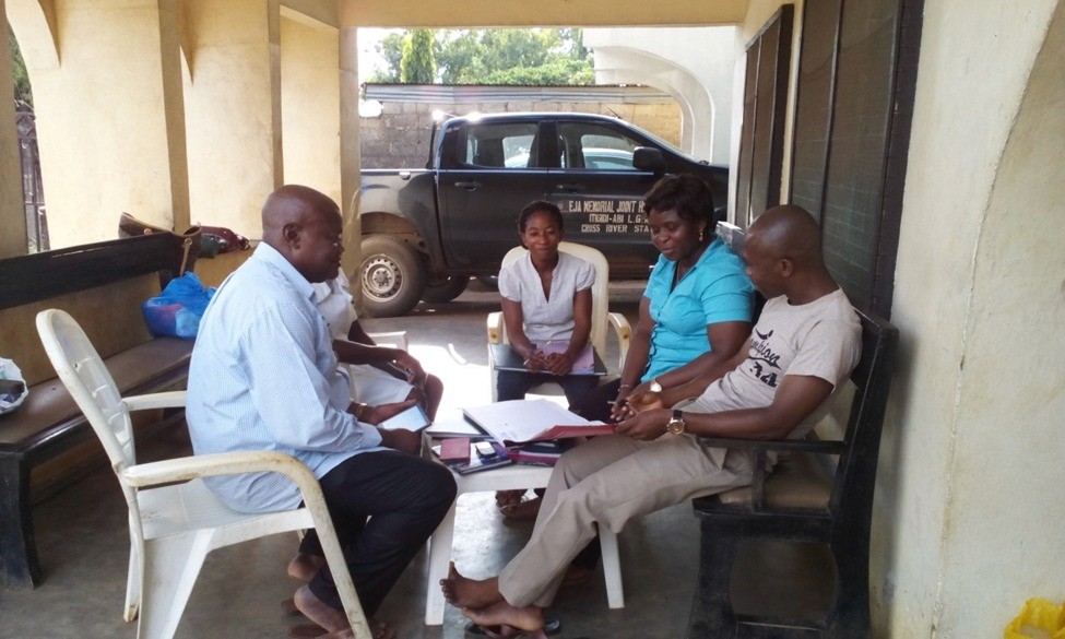 A couple of kids that are sitting in the grass
