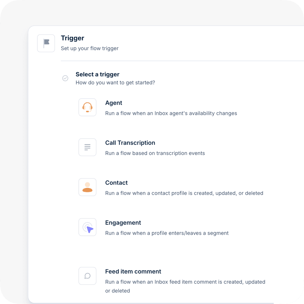 Auslöser-Einrichtungsbildschirm mit verschiedenen Optionen, einschließlich Agentenverfügbarkeit, Anruftranskription, Kontaktaktualisierungen, Engagement-Änderungen und Feed-Element-Kommentaren.