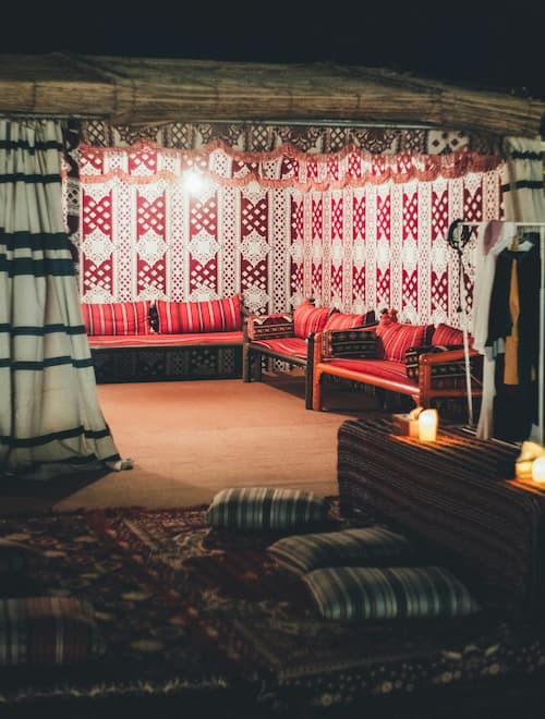 Room with traditional setting