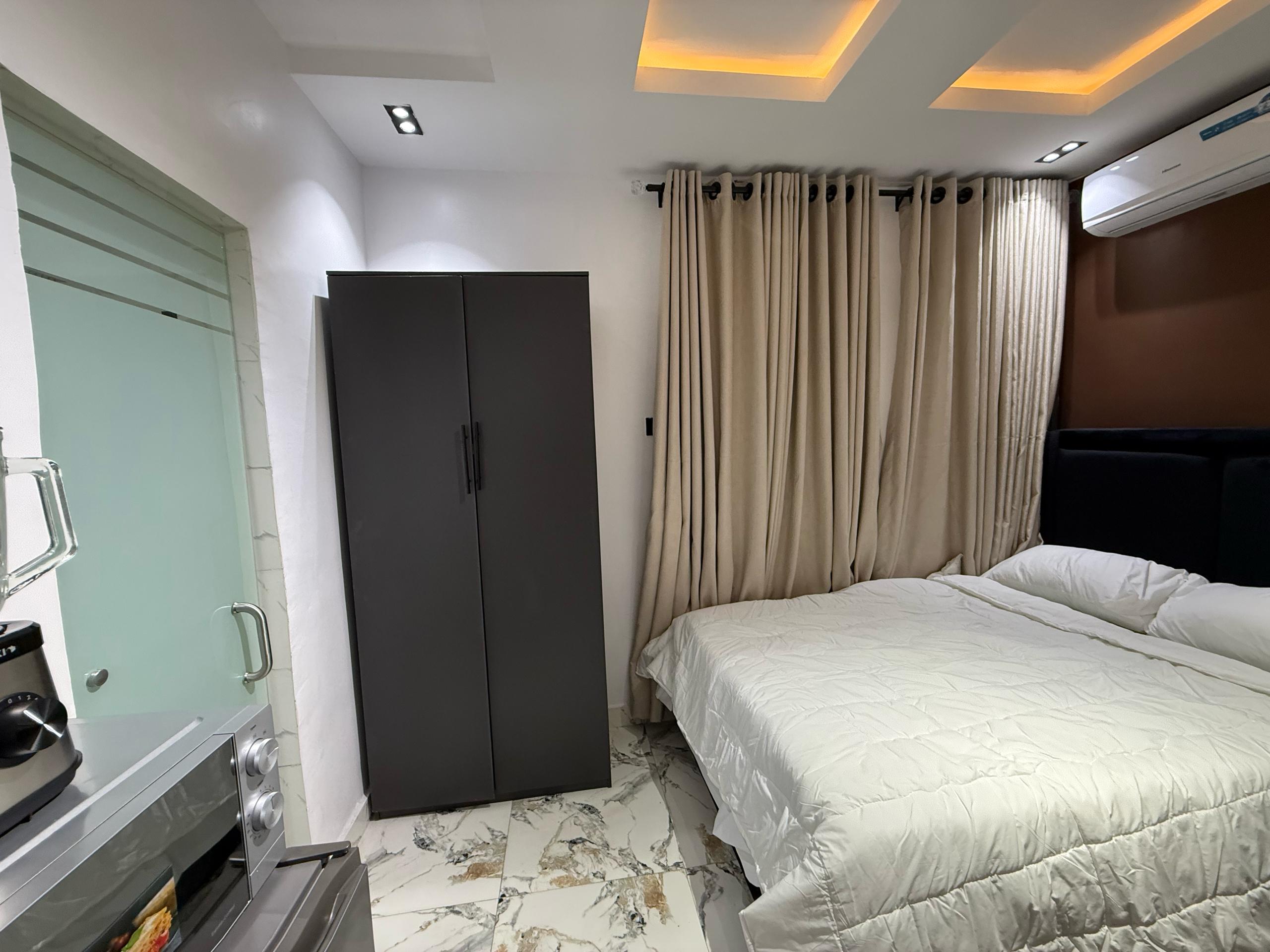 Comfortable studio apartment Urban Suites, one-bedroom serviced apartment in Surulere, Lagos