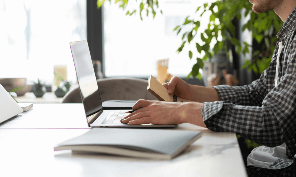 Audit Gratuit transition digital ONYRI image d'un professionnel qui a besoin d'aide