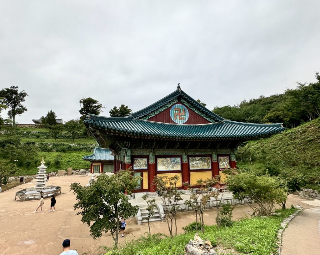 Wontongbojeon from the side.