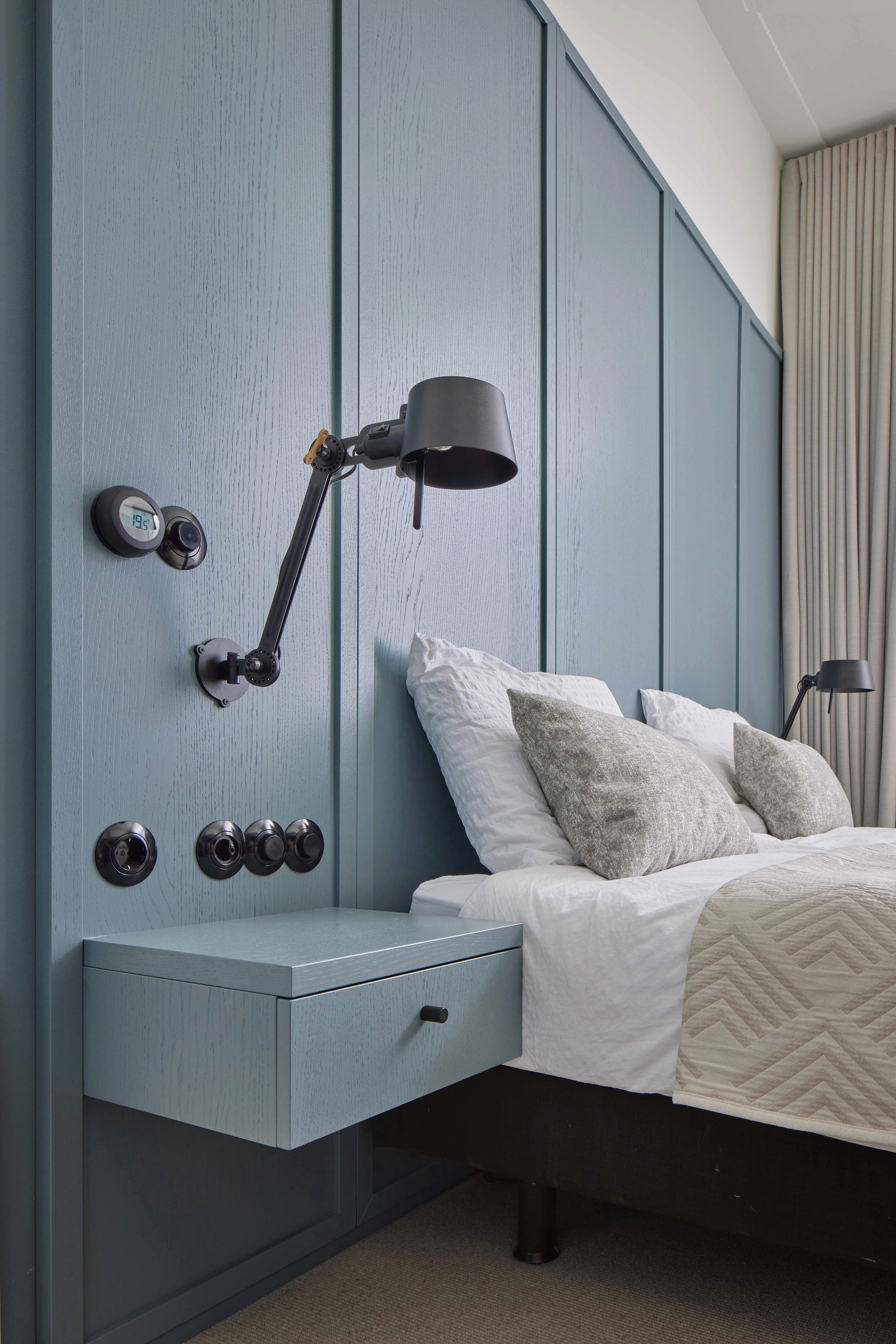 Positive Space, herenhuis - headboard detail