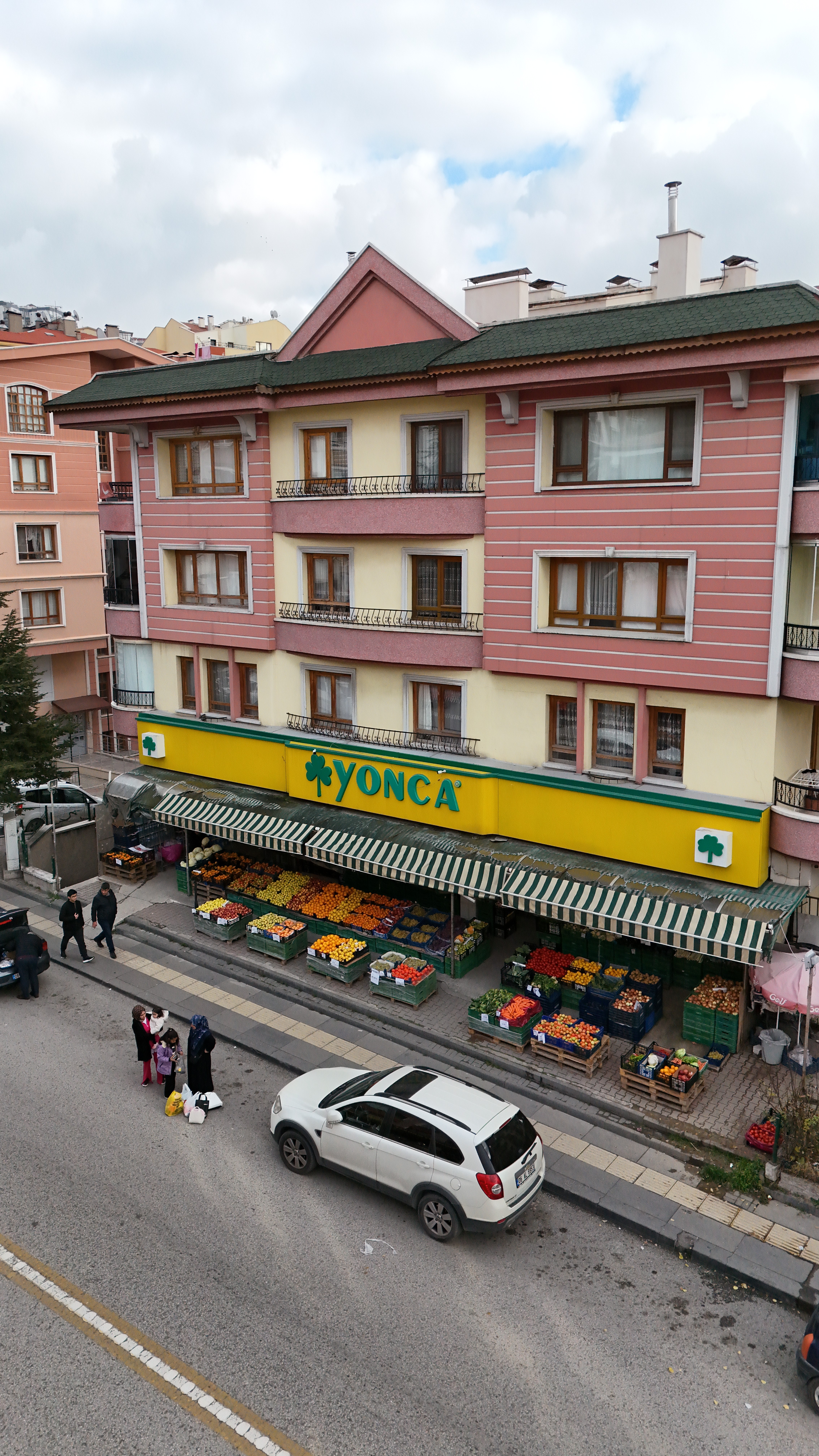 Keçiören’de ulaşımı kolay, düzenli ve güvenilir alışveriş noktası.