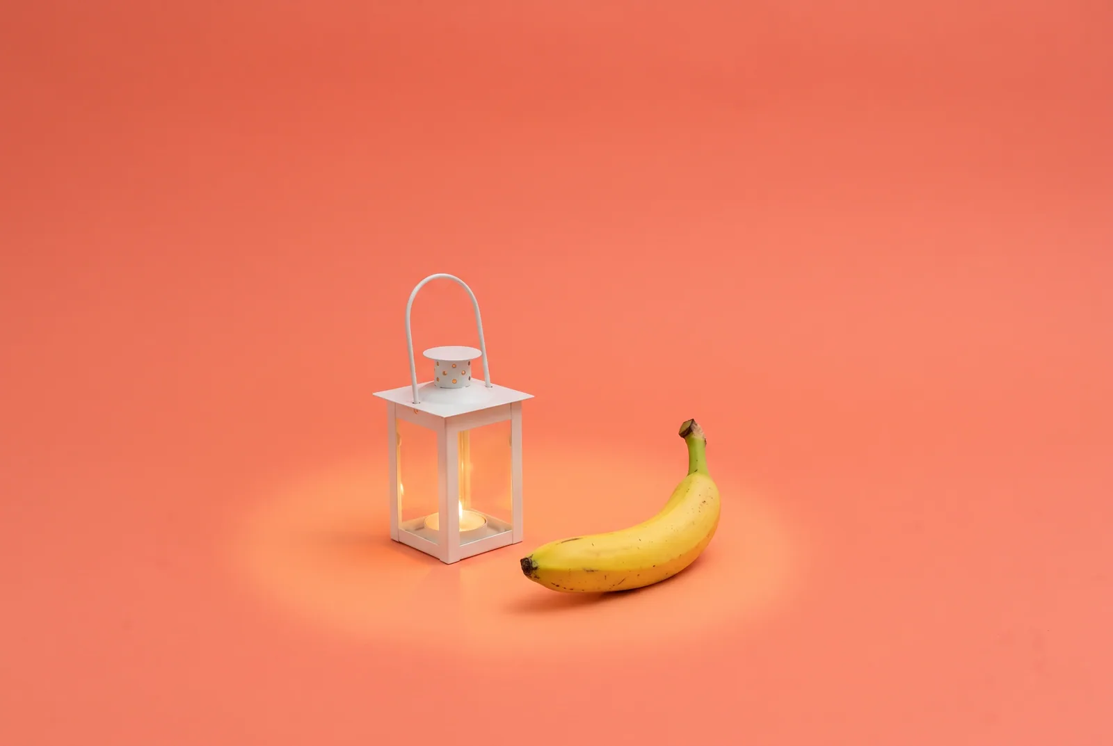 A lone banana beside a glowing white lantern, help for solitary late-night moments in QUITTR vs Relay