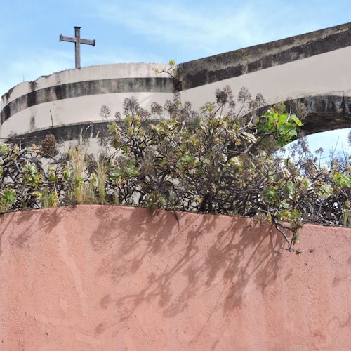 Detail of the cube and arch of a mill during the tour