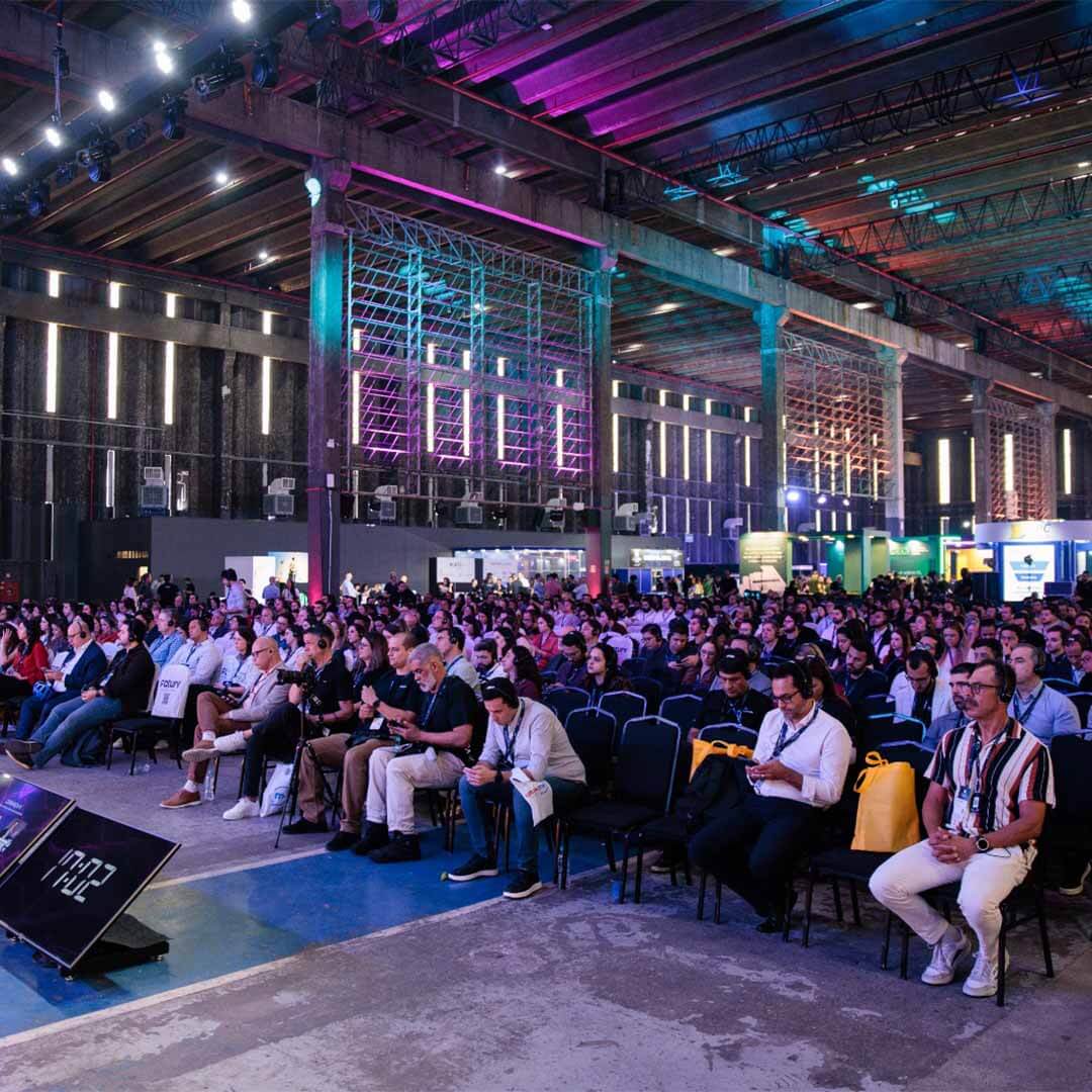 Auditório do CMS Financial Innovation 2025 durante abertura no Arca, São Paulo